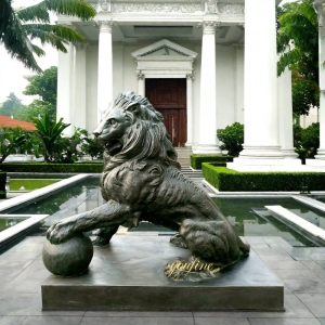 Outside House Lion Statue with Ball BOKK-447