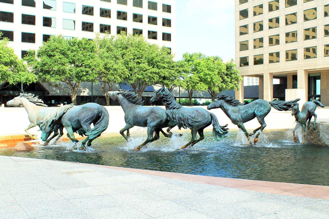 Mustangs of Las Colinas Bronze Running Horse Water Fountain