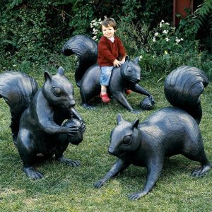 Large Bronze Outdoor Squirrel Sculpture for Garden Foundry Supplier
