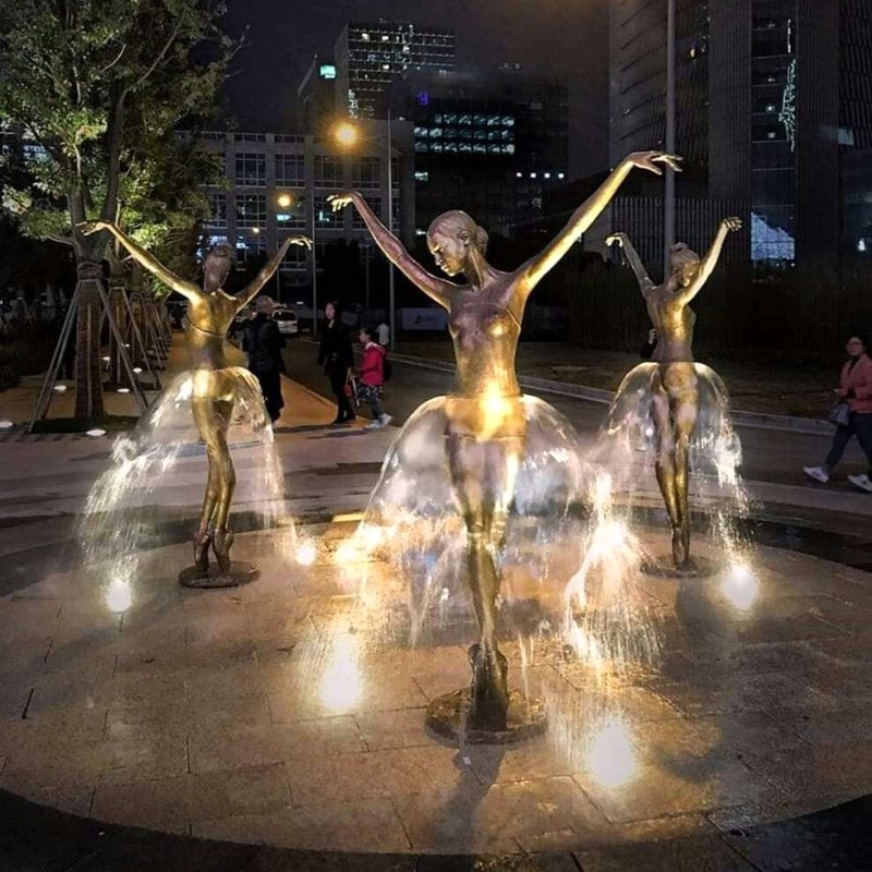 Małgorzata Chodakowska Bronze Statue Female Fountains - Blog - 15