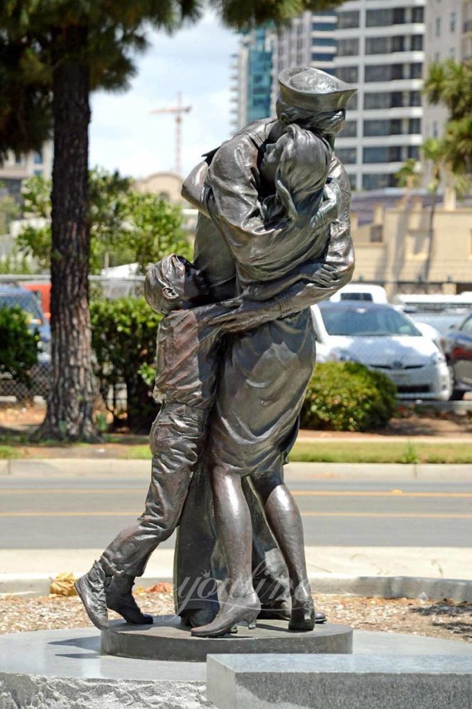 What is the Story Behind the Kissing Sailor Statue? - Blog - 6