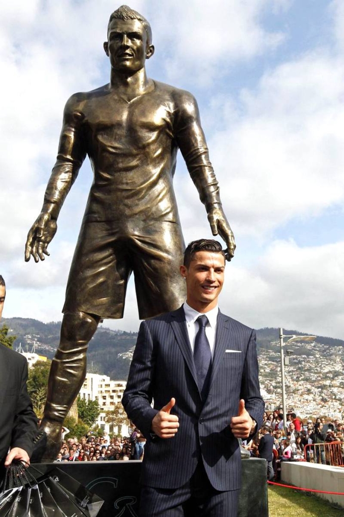 Full Size Bronze Madeira Ronaldo Statue BFI-038 - Bronze Football Statue - 1